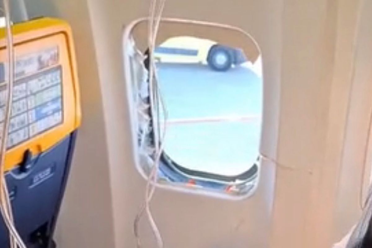 Ryanair 1879: Engine Failure, Window Loss & Partial Passenger Ejection ...
