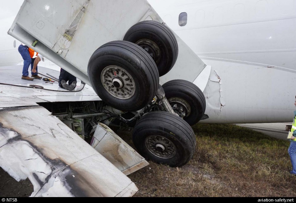 FedEx MD-10 landing gear failure